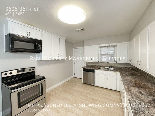 Building Photo - Spacious 4/2 Home!