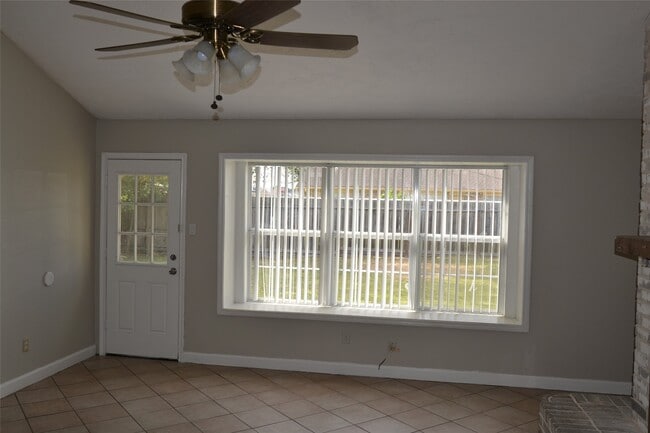 Building Photo - 10538 Long River Dr