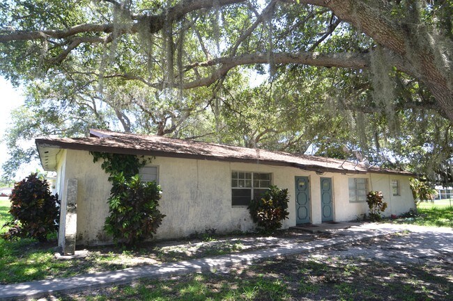 Building Photo - 2754 Seneca Ave