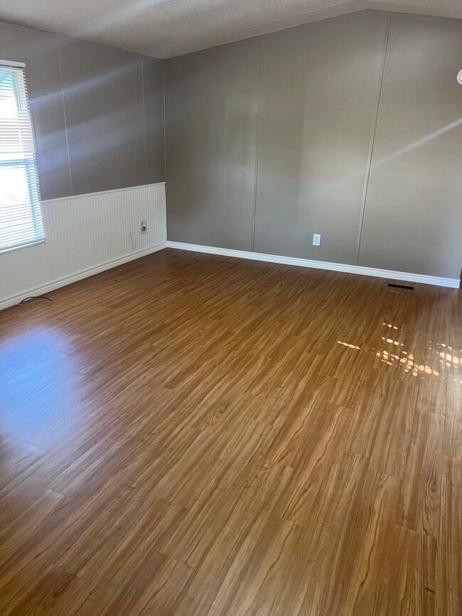 Building Photo - 300 Murls Lake Rd