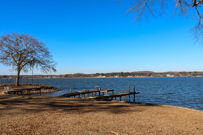 Foto del edificio - Remodeled Duplex on Logan Martin Lake