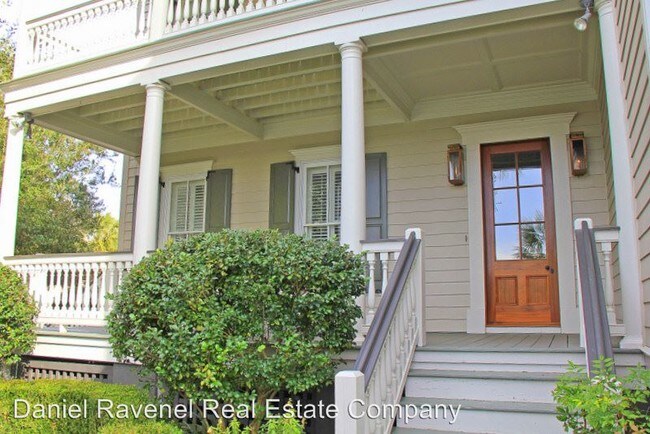 Building Photo - 4 br, 4.5 bath House - 17 Grace Lane