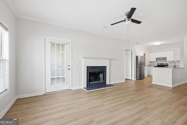 Foto del edificio - 701 Vinings Forest Ln