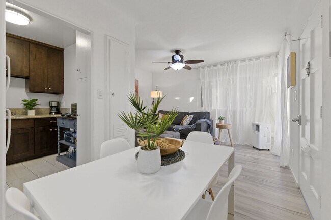 Foto del edificio - OCEAN BEACH APARTMENT! 1 BED/1 BATH ONLY $2,295/mo!