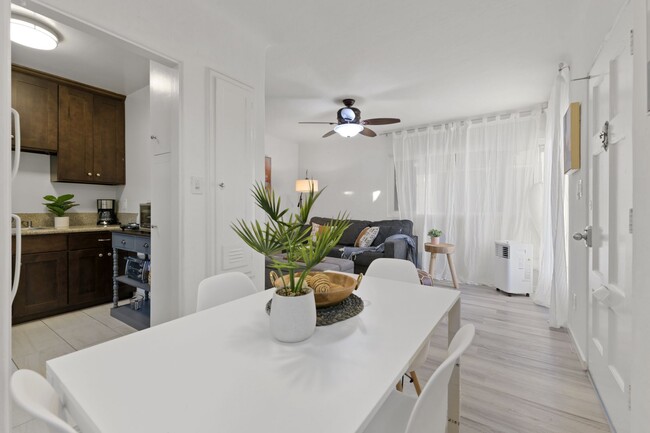 Building Photo - OCEAN BEACH APARTMENT! 1 BED/1 BATH w/ GARAGE!