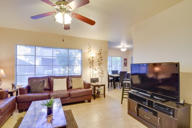 Foto del edificio - 9450 E Becker Ln