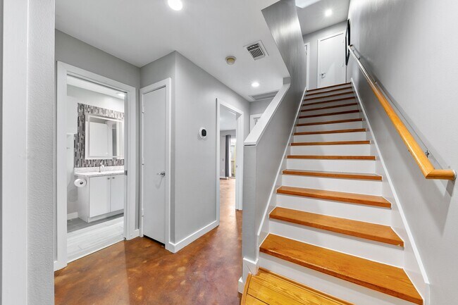 Building Photo - 2614 Chenevert St