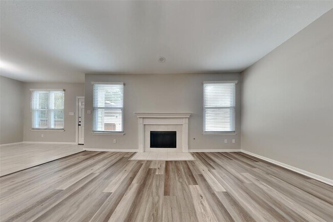 Building Photo - 4031 Echo Mountain Dr