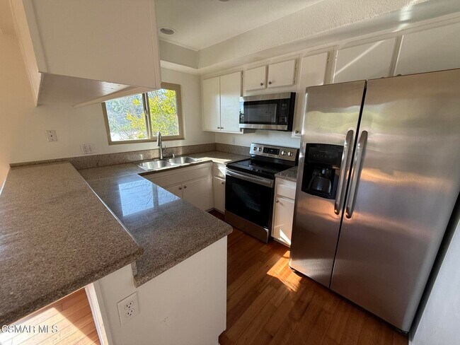 Foto del edificio - 460 Arbor Ln Ct
