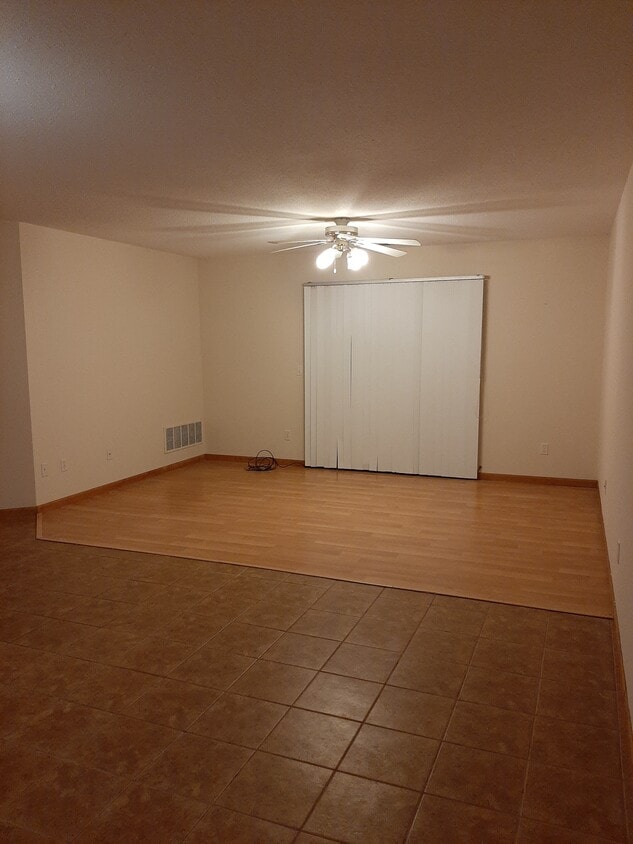 9666 Sawgrass Ct Unit 2, Van Buren Charter Township, MI 48111 Condo