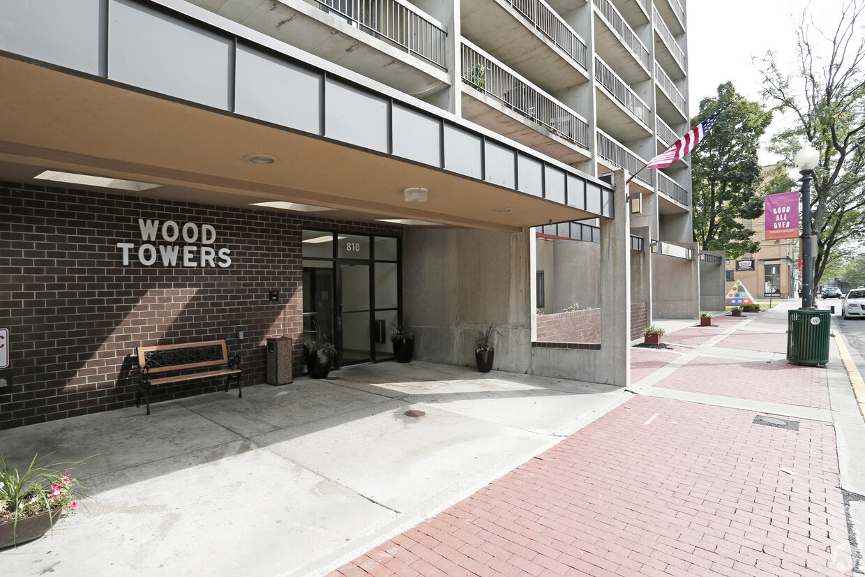 Foto del edificio - Wood Towers Apartments