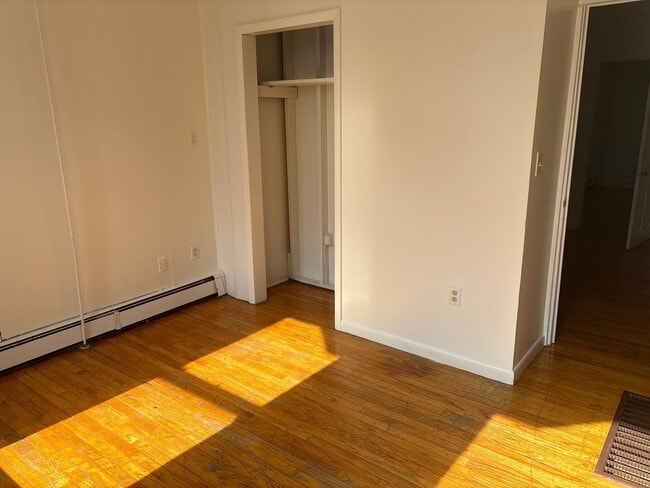 Building Photo - 1st Floor 2 Bedroom Apartment-York City SD