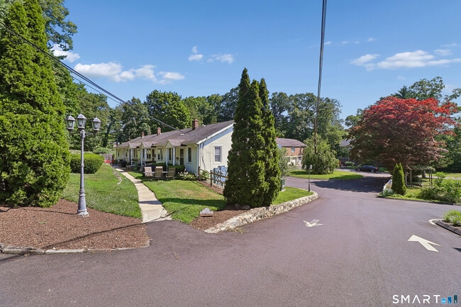 Building Photo - 12 Husted Ln