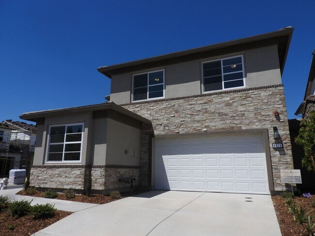 Foto del edificio - Brand New Smart Home in Granite Bay Beauty With Solar!!