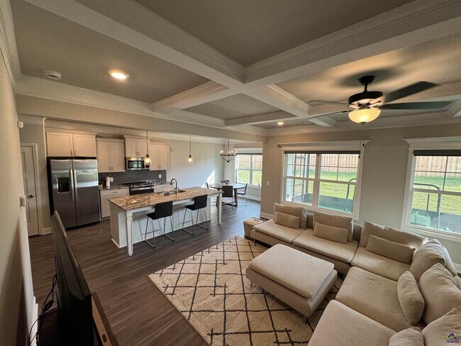 Foto del edificio - 807 Harley Farms Dr
