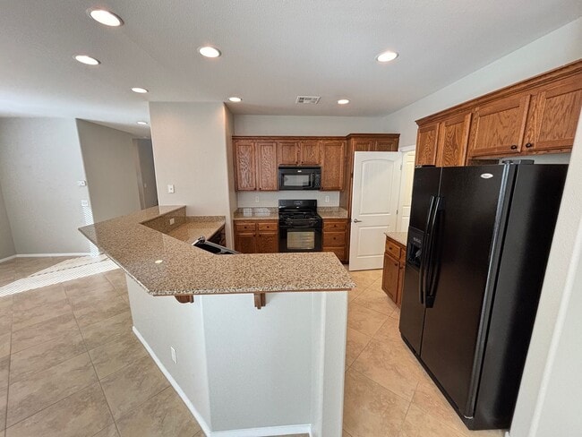 Building Photo - Gorgeous 3Bed/2.5Bath/2Car, 2-Story Home located in Loretta Bay