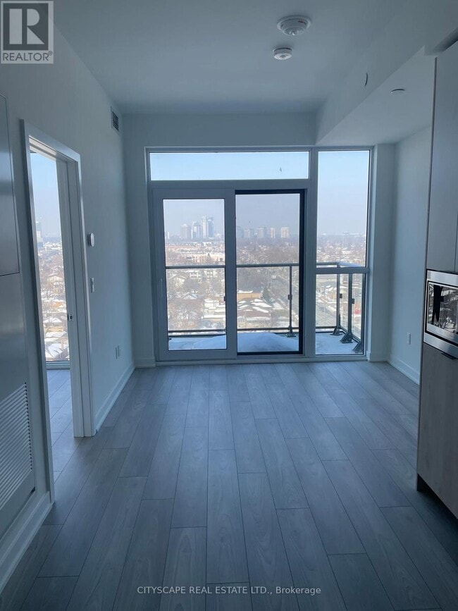 Building Photo - 1007 The Queensway