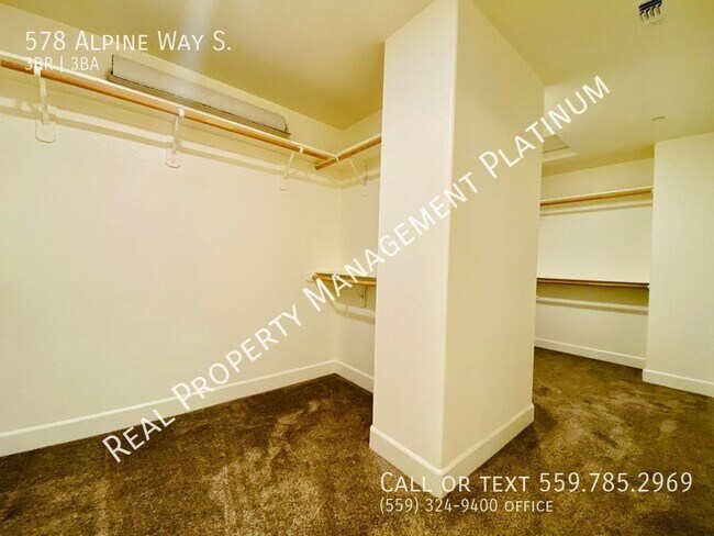 Foto del edificio - $2,995 Beautiful 3 Bedroom Home with 3 Car...
