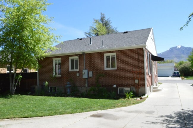 Building Photo - 2836 S Kenwood St