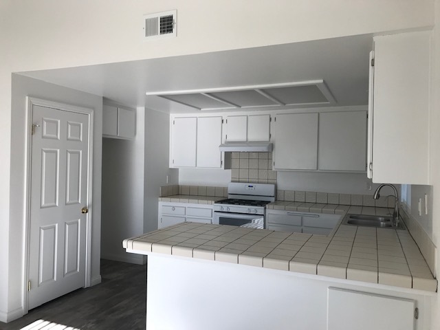Cocina - lado de despensa - 630 Mountain View Ct