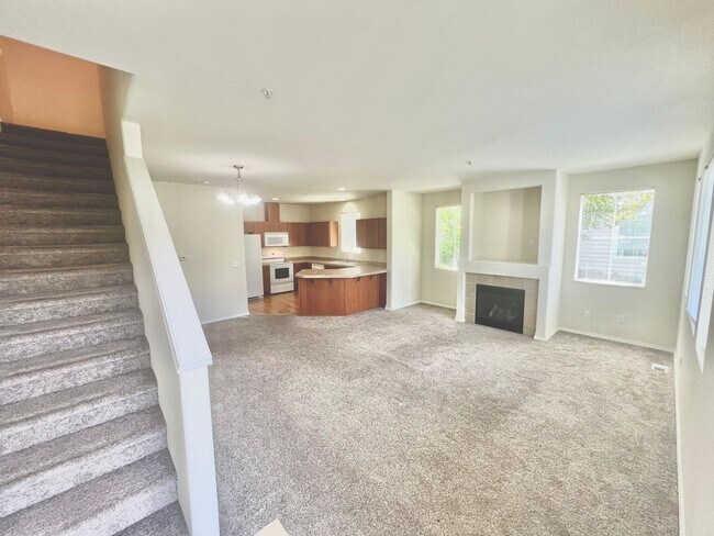 Foto del edificio - Spacious Condo Available Now!