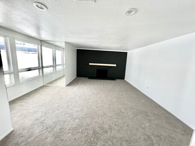 Building Photo - 22137 Sonoma Pl