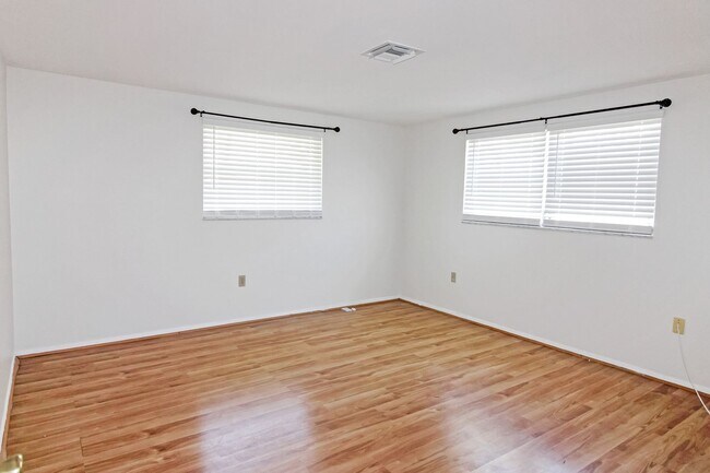 Building Photo - South Venice Annual Home for Rent