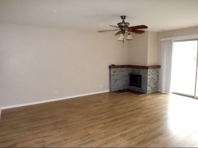 Building Photo - 185 Hemingway Ct
