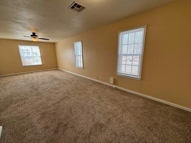 Foto del edificio - 2330 W Randolph Ave