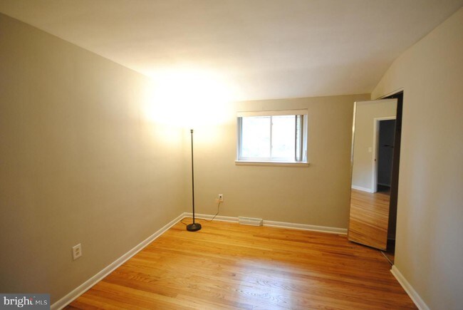Building Photo - 805 Beaverbank Cir