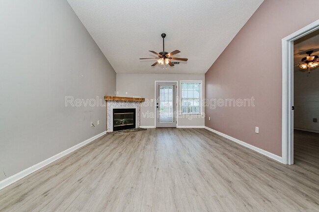 Foto del edificio - 1740 Summerwoods Ln