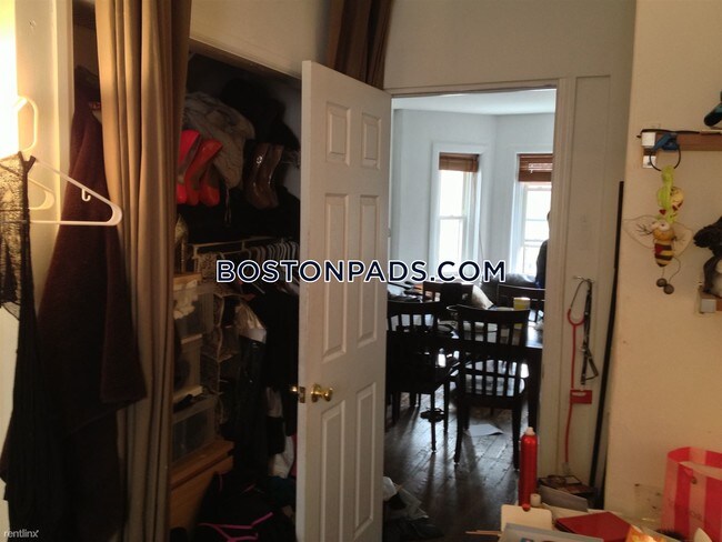 Foto del edificio - 212 Hemenway St
