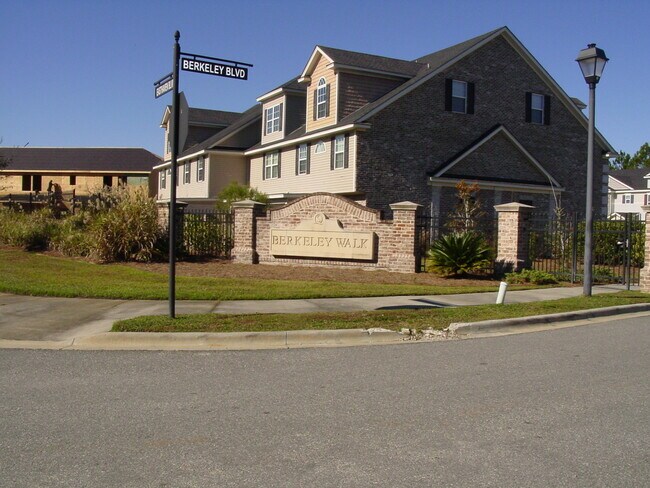 Foto del edificio - 104 Ventura Pl