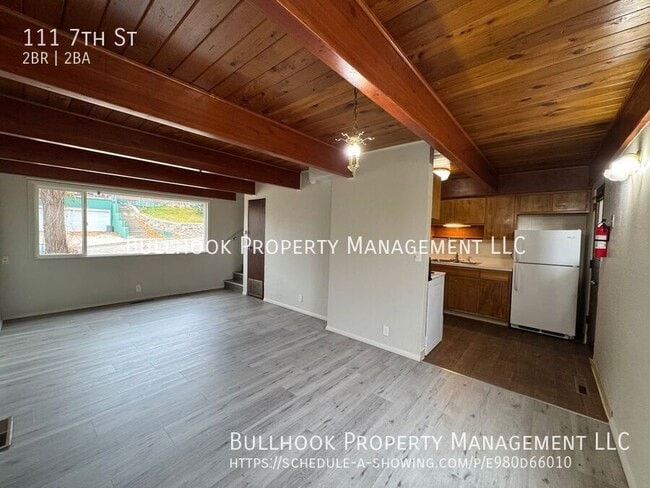 Building Photo - 111 7th St