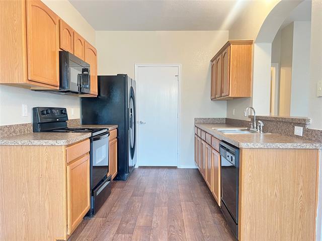 Building Photo - 2204 Stonebrook Ln