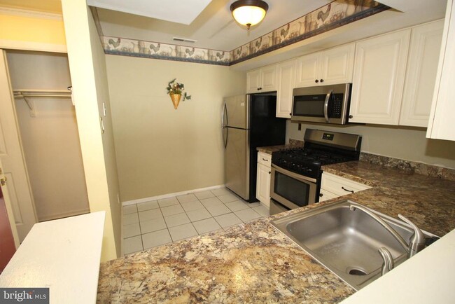 Building Photo - 681A Rose Hollow Dr