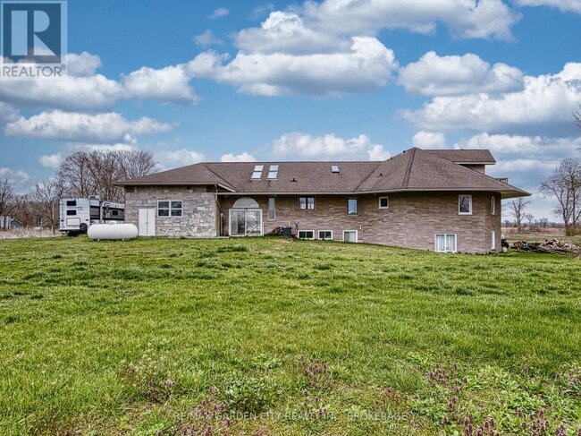 Building Photo - 33260 Pettit Rd