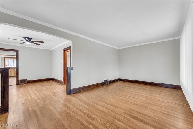 Building Photo - 6800 Kazimier Ave