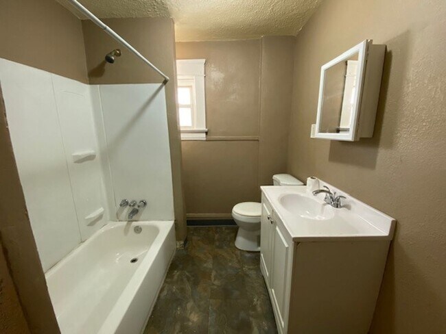 Foto del edificio - 815 Beardsley St