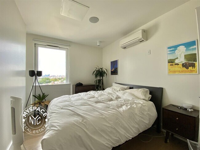 Foto del edificio - 1068 Fulton St