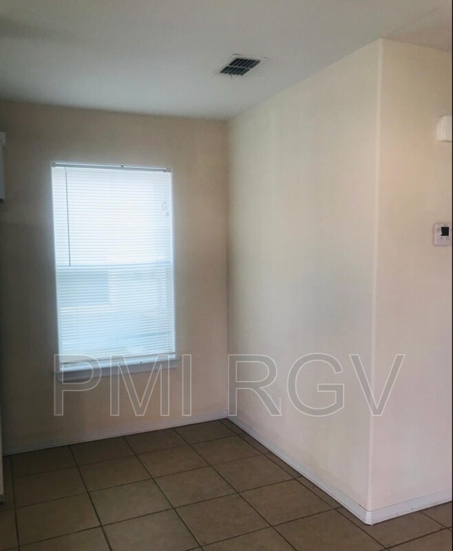 Building Photo - 1405 Quitaca Dr