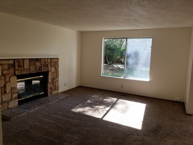 Foto del edificio - Walking Distance to neighborhood schools a...
