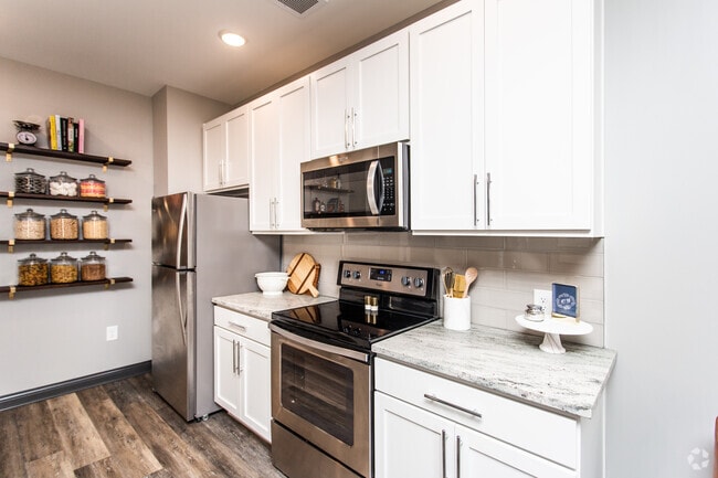 1BR, 1BA - 694 SF - LC RiverSouth