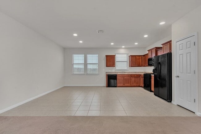 Building Photo - 535 Twisted Oaks Ln
