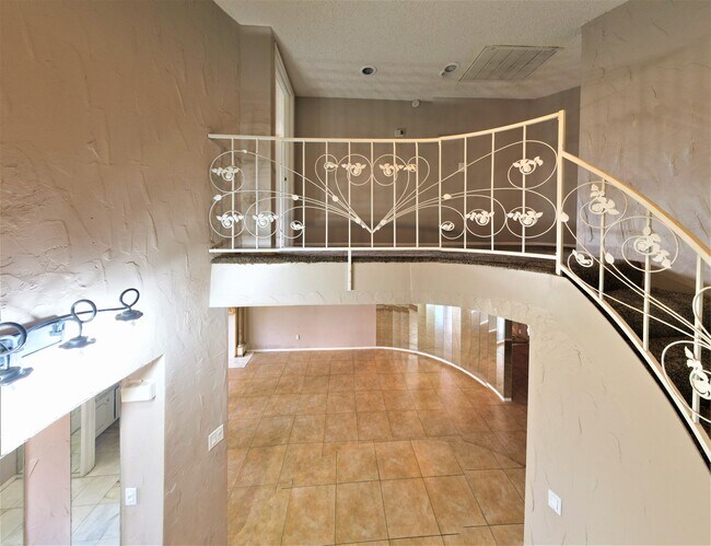 Building Photo - 3420 Townhouse Dr
