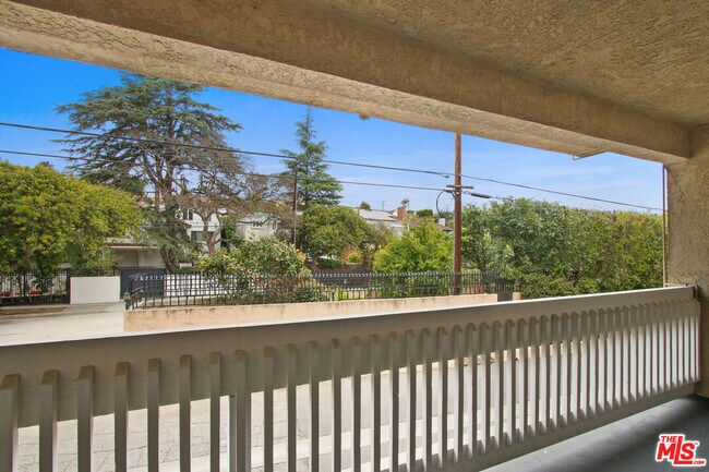 Building Photo - 1310 S Roxbury Dr