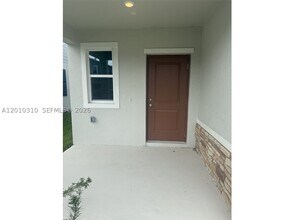 Building Photo - 5423 Meadow Walk Dr