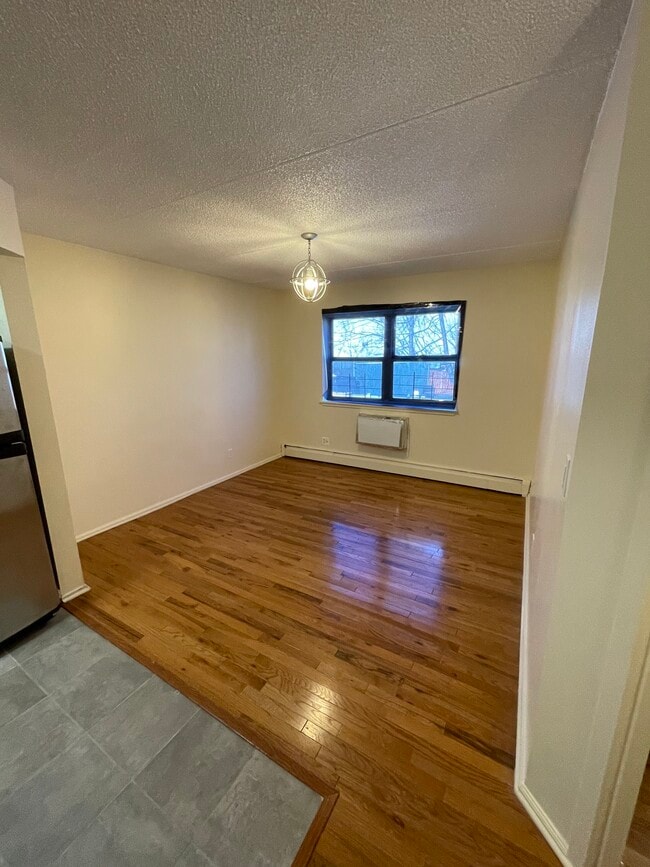 Building Photo - 551 E 148th St