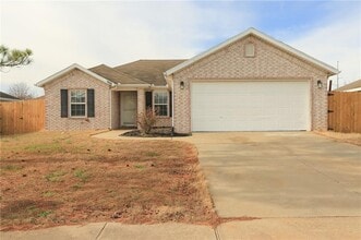 Building Photo - 900 SW River Rock St