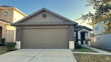 Building Photo - 2011 Langdale Ln